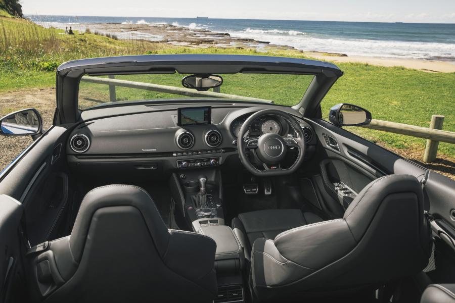 Интерьер Audi S3 Cabriolet (8V) 2014 года  (AU) (фото 22 из 30)